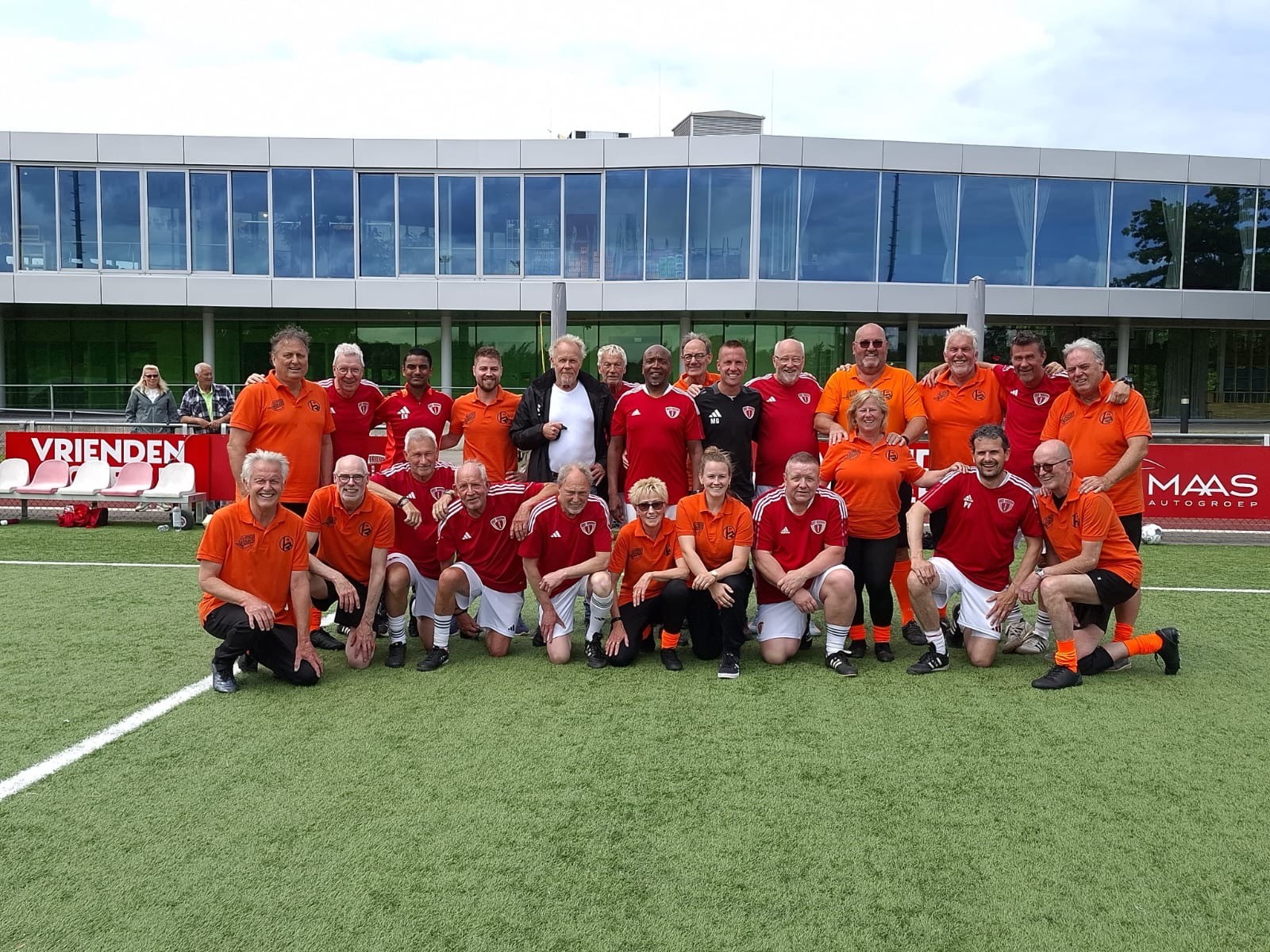 Walking football team speelt tegen Only friends Ajax